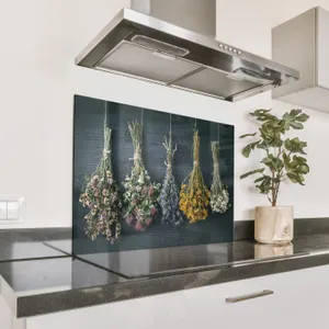 Parafango in alluminio - Quartetto di spezie su una parete scura