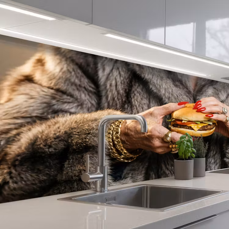 Schienale cucina - Donna - Hamburger - Pelliccia — 2