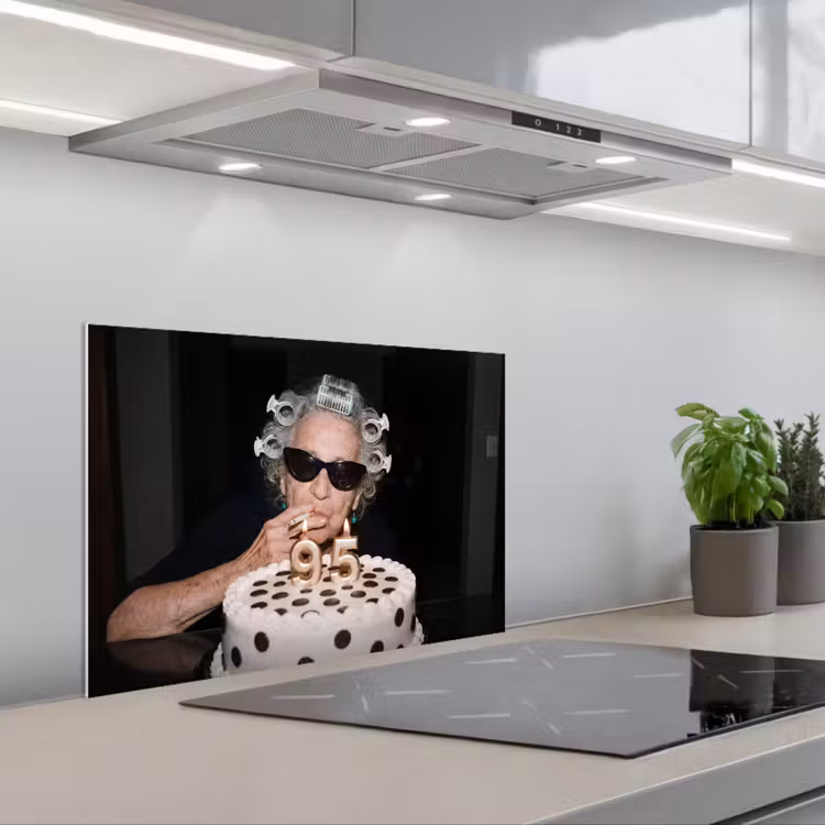 Paraschizzi cucina - Compleanno - Spilla riccia - Nonna — 1