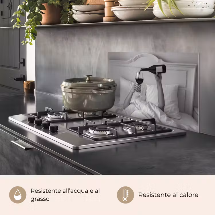 Paraschizzi cucina - Lenzuola - Braccia - Vino - Bicchiere — 2