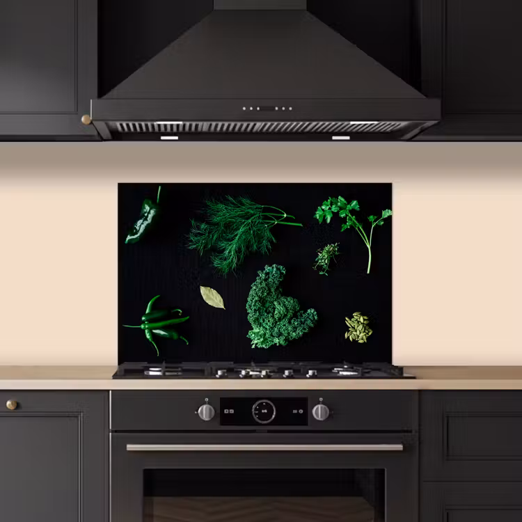 Paraschizzi cucina - Spezie ed erbe su sfondo nero — 5