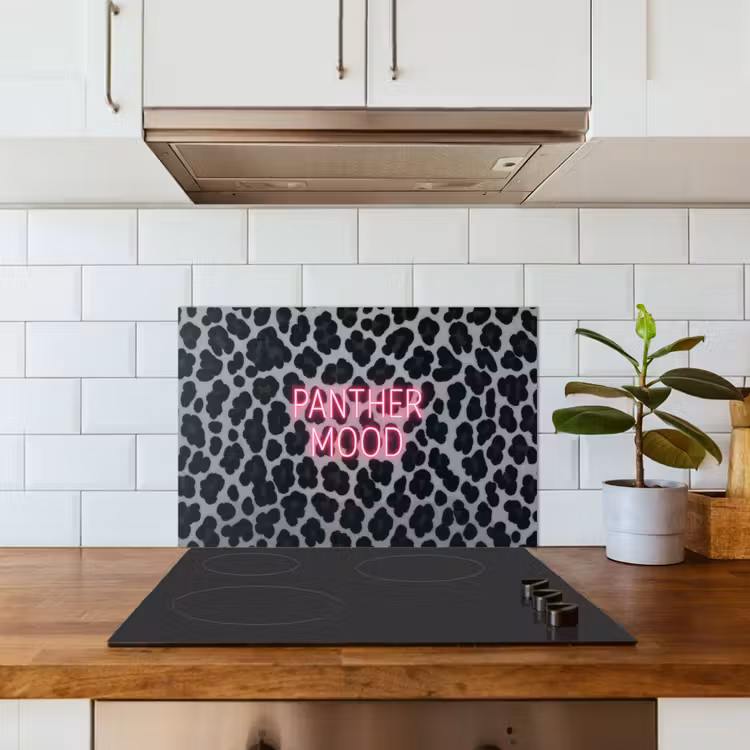 Paraschizzi cucina - Stampa pantera - Nero - Lettere neon - Rosa — 3