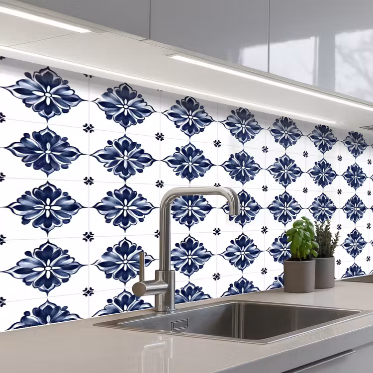 Schienale cucina - Motivo a piastrelle - Blu - Bianco - Fiore — 2