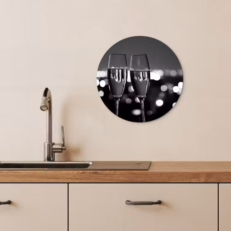 Quadro rotondo - Bollicine - Cin cin - Bicchieri da champagne - Luci della città — 4