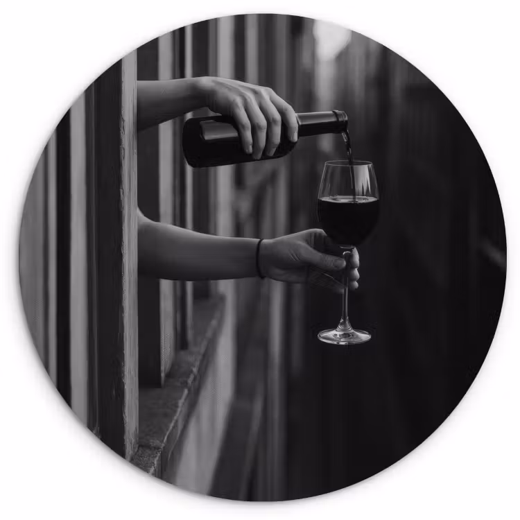 Quadro rotondo - Bottiglia di vino - Vetro - Mani - Finestra — 2