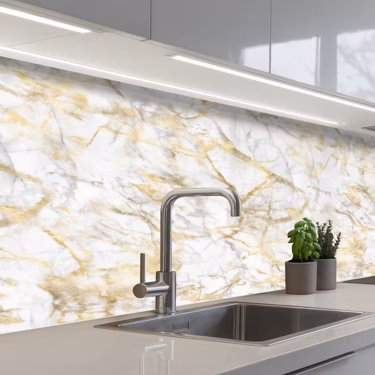 Schienale cucina - Marmo - Bianco - Espressivo - Accenti dorati — 2