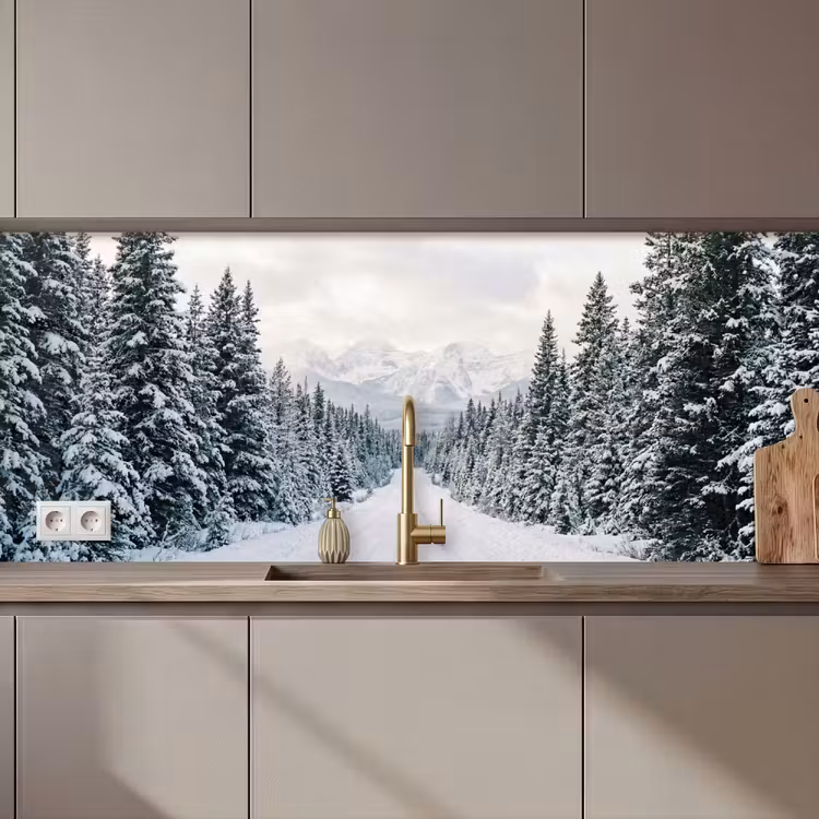 Schienale cucina - Strada - Neve - Foresta di conifere - Inverno - Avventuroso — 1