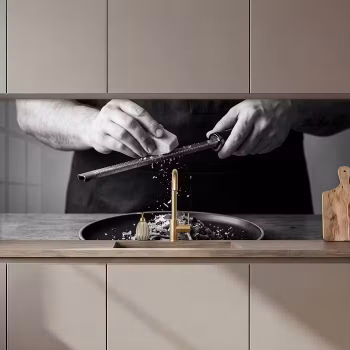 Schienale cucina - Formaggio - Pasta - Grattugia